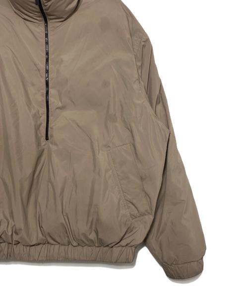 FOG ESSENTIALS（フィアオブゴッド エッセンシャル）FOG ESSENTIALS (フィアオブゴッド エッセンシャル) ハーフジップパファージャケット カーキ サイズ:Sの古着・服飾アイテム