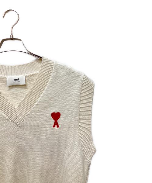 AMI Alexandre Mattiussi（アミアレクサンドルマテュッシ）AMI Alexandre Mattiussi (アミアレクサンドルマテュッシ) ハートロゴニットベスト　UKS708.016 ホワイト サイズ:Sの古着・服飾アイテム