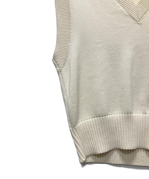 AMI Alexandre Mattiussi（アミアレクサンドルマテュッシ）AMI Alexandre Mattiussi (アミアレクサンドルマテュッシ) ハートロゴニットベスト　UKS708.016 ホワイト サイズ:Sの古着・服飾アイテム