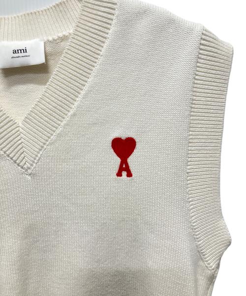 AMI Alexandre Mattiussi（アミアレクサンドルマテュッシ）AMI Alexandre Mattiussi (アミアレクサンドルマテュッシ) ハートロゴニットベスト　UKS708.016 ホワイト サイズ:Sの古着・服飾アイテム