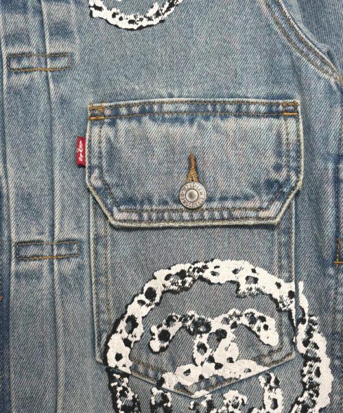 Denim Tears（デニムティアーズ）Denim Tears (デニムティアーズ) LEVIS (リーバイス) stussy (ステューシー) ロゴマークデニムジャケット スカイブルー サイズ:Sの古着・服飾アイテム