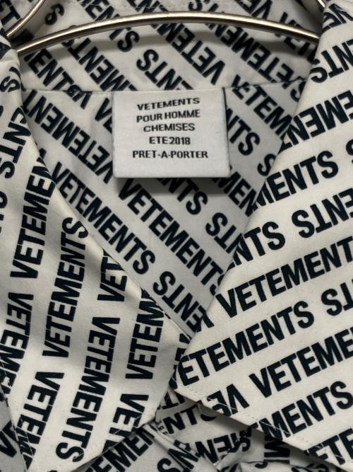 VETEMENTS（ヴェトモン）VETEMENTS (ヴェトモン) 18SS MONOGRAM L/S OVERSIZED SHIRT ホワイト×ブラック サイズ:Sの古着・服飾アイテム