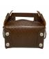 masu (エムエーエスユー) LEATHER CAKE BAG ブラウン：35000円