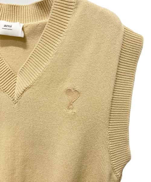 AMI Alexandre Mattiussi（アミアレクサンドルマテュッシ）AMI Alexandre Mattiussi (アミアレクサンドルマテュッシ) AMI de Cœur ベスト/ハートロゴニットベスト アイボリー サイズ:Sの古着・服飾アイテム