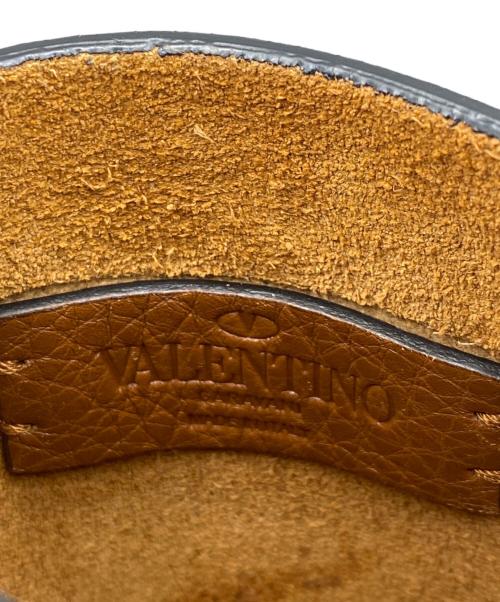 VALENTINO（ヴァレンティノ）VALENTINO (ヴァレンティノ) ロックスタッズミニショルダーポーチ ブラウンの古着・服飾アイテム