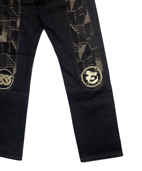 EVISU（エヴィス）EVISU (エヴィス) パッチワーク刺繍大黒インサートレギュラーフィット ジーンズ インディゴ サイズ:30の古着・服飾アイテム