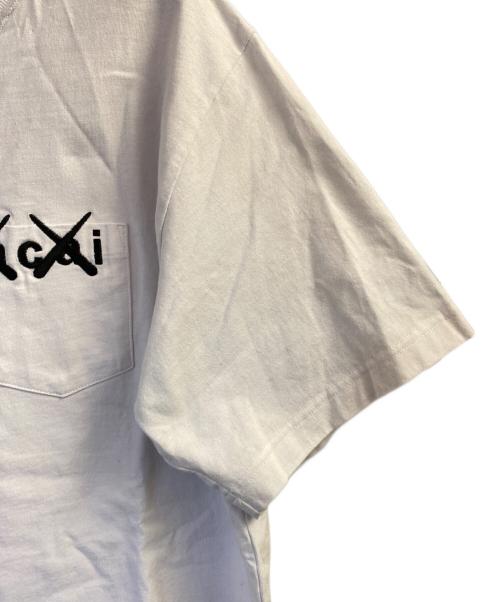 sacai（サカイ）sacai (サカイ) KAWS (カウズ) ロゴ ポケット カットソー ホワイト サイズ:4の古着・服飾アイテム