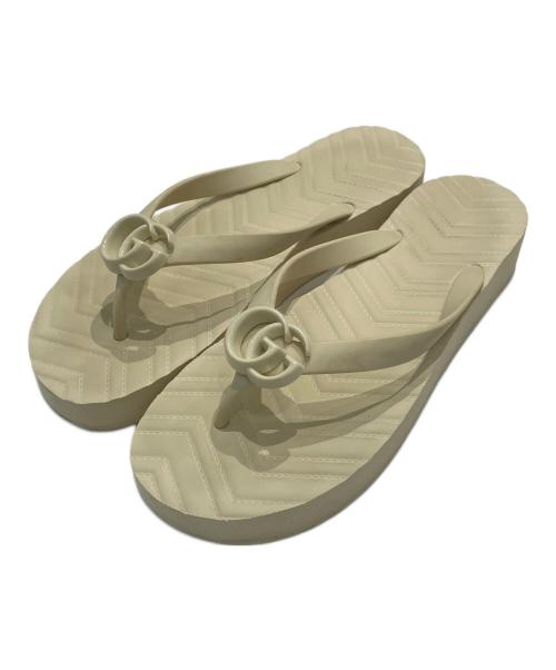 GUCCI（グッチ）GUCCI (グッチ) シェブロントングサンダル/ラバーサンダル アイボリー サイズ:39の古着・服飾アイテム