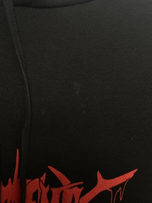 VETEMENTS（ヴェトモン）VETEMENTS (ヴェトモン) メタルロゴプリントプルオーバーパーカー ブラック サイズ:Mの古着・服飾アイテム