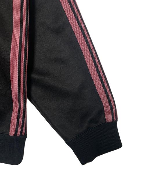 Needles（ニードルズ）Needles (ニードルズ) Track Crew Neck Shirt ブラック×ピンク サイズ:Mの古着・服飾アイテム