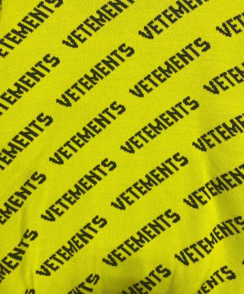VETEMENTS（ヴェトモン）VETEMENTS (ヴェトモン) Neon sweater with logo knit イエロー サイズ:XSの古着・服飾アイテム
