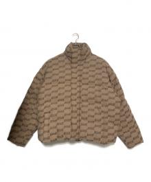 BALENCIAGA（バレンシアガ）の古着「BB Logo Monogram Puffer Jacket」｜カーキ