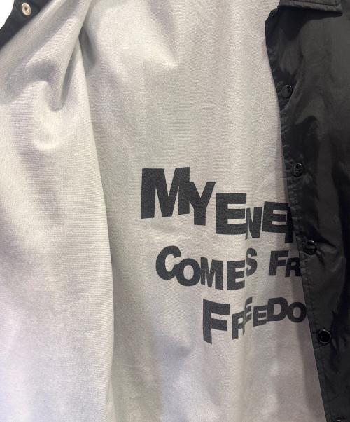 CDG（シーディージー）CDG (シーディージー) CDG バックロゴ プリントコーチジャケット ブラック サイズ:Sの古着・服飾アイテム