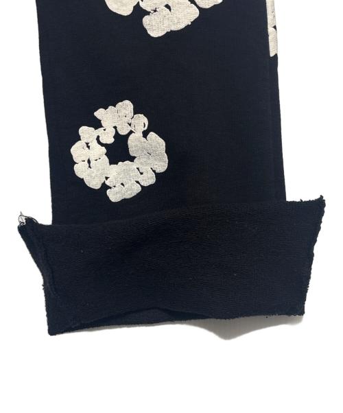 Denim Tears（デニムティアーズ）Denim Tears (デニムティアーズ) READYMADE (レディメイド) COTTON WREATH SWEAT FLARE PANTS ブラック×ホワイト サイズ:Mの古着・服飾アイテム
