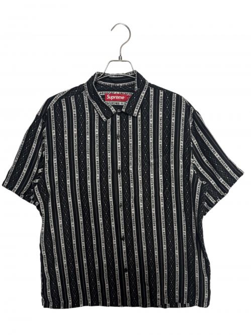 SUPREME（シュプリーム）Supreme (シュプリーム) Old English Stripe Silk S/S Shi0rt ( オールド イングリッシュ ストライプ シルク ショートスリーブ シャツ ) ブラック×ホワイト サイズ:Mの古着・服飾アイテム
