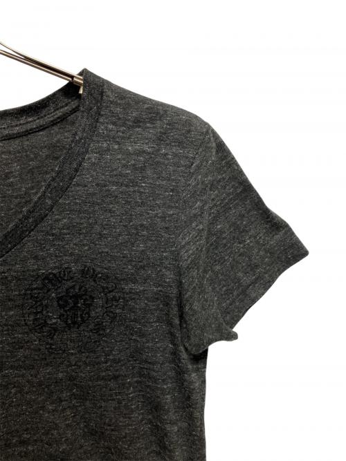 CHROME HEARTS（クロムハーツ）CHROME HEARTS (クロムハーツ) American Flag Dagger V-neck Tee グレー サイズ:Mの古着・服飾アイテム