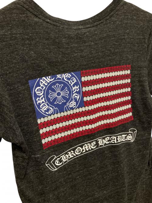 CHROME HEARTS（クロムハーツ）CHROME HEARTS (クロムハーツ) American Flag Dagger V-neck Tee グレー サイズ:Mの古着・服飾アイテム