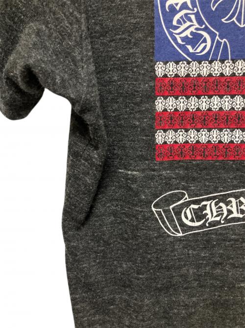 CHROME HEARTS（クロムハーツ）CHROME HEARTS (クロムハーツ) American Flag Dagger V-neck Tee グレー サイズ:Mの古着・服飾アイテム