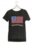 CHROME HEARTSクロムハーツ）の古着「American Flag Dagger V-neck Tee」｜グレー