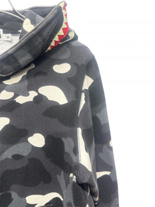 A BATHING APE（アベイシングエイプ）A BATHING APE (アベイシングエイプ) シャークパーカー ブラック×グレー サイズ:Sの古着・服飾アイテム