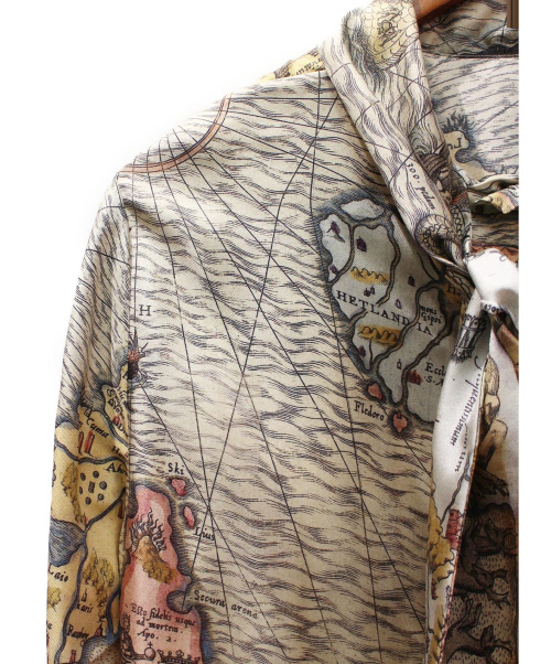 GUCCI（グッチ）GUCCI (グッチ) シルクボウタイシャツ/sea map ベージュ サイズ:44の古着・服飾アイテム