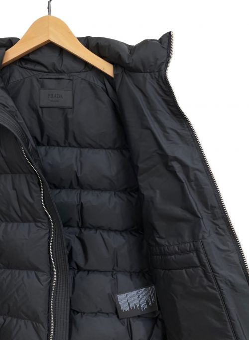 PRADA（プラダ）PRADA (プラダ) ロゴプレートダウンジャケット ブラック サイズ:46の古着・服飾アイテム
