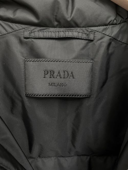 PRADA（プラダ）PRADA (プラダ) ロゴプレートダウンジャケット ブラック サイズ:46の古着・服飾アイテム