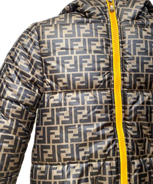 FENDI KIDS（フェンディ キッズ）FENDI KIDS (フェンディ キッズ) ズッカ柄ダウンジャケット ブラウン サイズ:12Aの古着・服飾アイテム