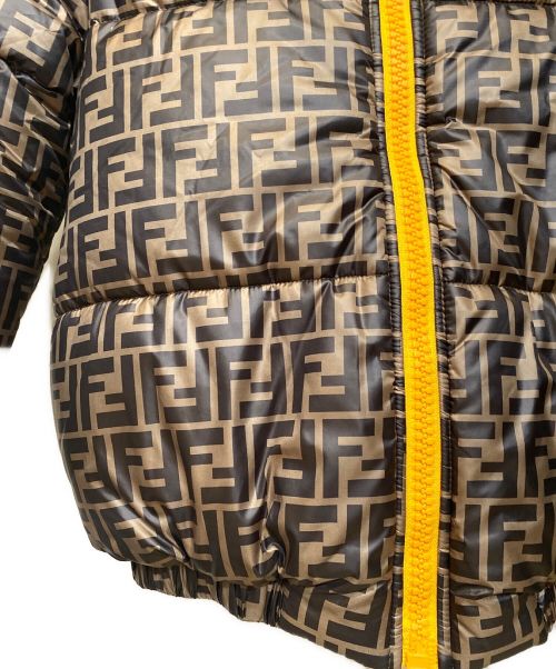 FENDI KIDS（フェンディ キッズ）FENDI KIDS (フェンディ キッズ) ズッカ柄ダウンジャケット ブラウン サイズ:12Aの古着・服飾アイテム
