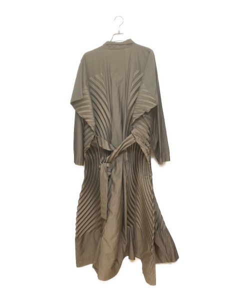 ISSEY MIYAKE（イッセイミヤケ）ISSEY MIYAKE (イッセイミヤケ) プリーツコート グレー サイズ:2の古着・服飾アイテム