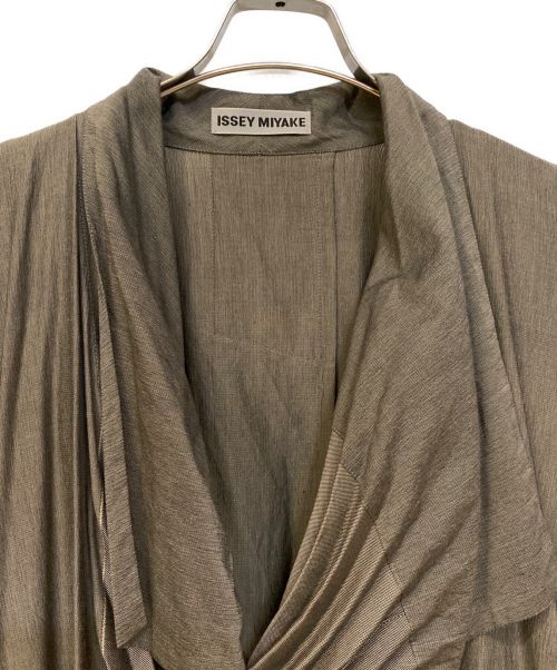 ISSEY MIYAKE（イッセイミヤケ）ISSEY MIYAKE (イッセイミヤケ) プリーツコート グレー サイズ:2の古着・服飾アイテム