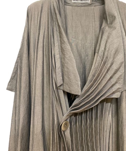 ISSEY MIYAKE（イッセイミヤケ）ISSEY MIYAKE (イッセイミヤケ) プリーツコート グレー サイズ:2の古着・服飾アイテム