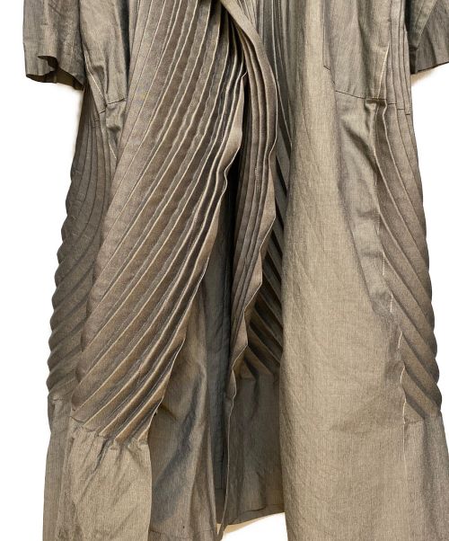ISSEY MIYAKE（イッセイミヤケ）ISSEY MIYAKE (イッセイミヤケ) プリーツコート グレー サイズ:2の古着・服飾アイテム