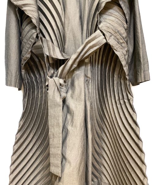 ISSEY MIYAKE（イッセイミヤケ）ISSEY MIYAKE (イッセイミヤケ) プリーツコート グレー サイズ:2の古着・服飾アイテム