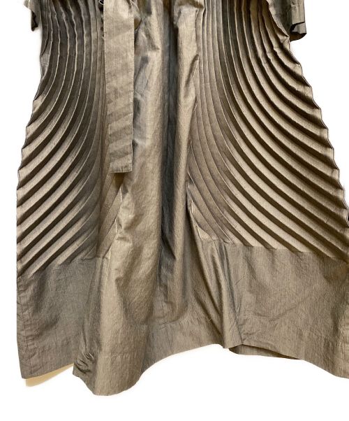 ISSEY MIYAKE（イッセイミヤケ）ISSEY MIYAKE (イッセイミヤケ) プリーツコート グレー サイズ:2の古着・服飾アイテム
