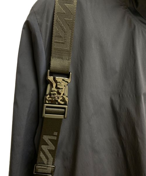 LOUIS VUITTON（ルイ ヴィトン）LOUIS VUITTON (ルイ ヴィトン) ベルトポケット付 ウィンドブレーカー ネイビー サイズ:46 未使用品の古着・服飾アイテム