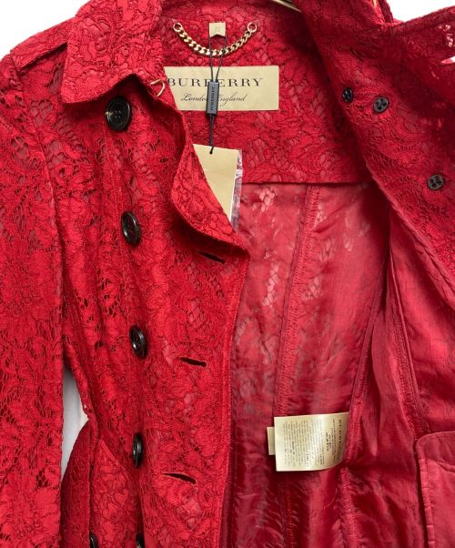BURBERRY（バーバリー）BURBERRY (バーバリー) レーストレンチコート レッド サイズ:36 未使用品の古着・服飾アイテム