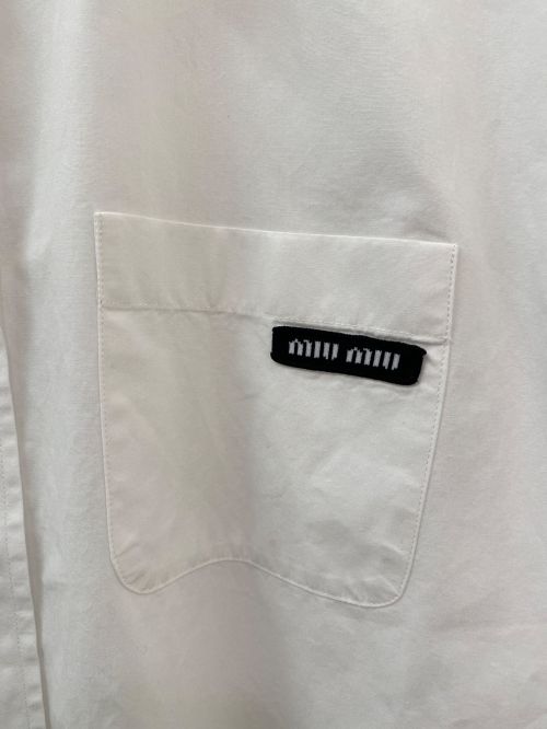 MIU MIU（ミュウミュウ）MIU MIU (ミュウミュウ)  ロゴパッチシャツ ホワイト サイズ:38の古着・服飾アイテム