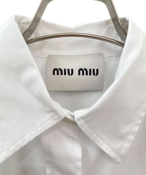 MIU MIU（ミュウミュウ）MIU MIU (ミュウミュウ) ロゴパッチブラウス ホワイト サイズ:36の古着・服飾アイテム