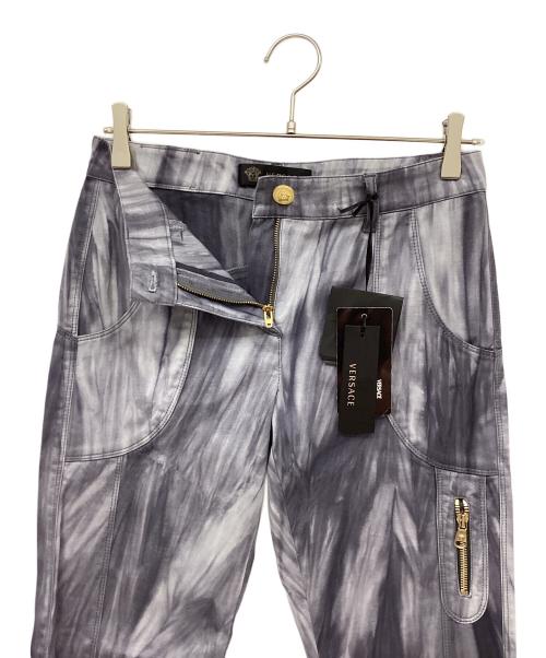 VERSACE（ヴェルサーチェ）VERSACE (ヴェルサーチェ) 総柄パンツ ネイビー サイズ:W25 未使用品の古着・服飾アイテム