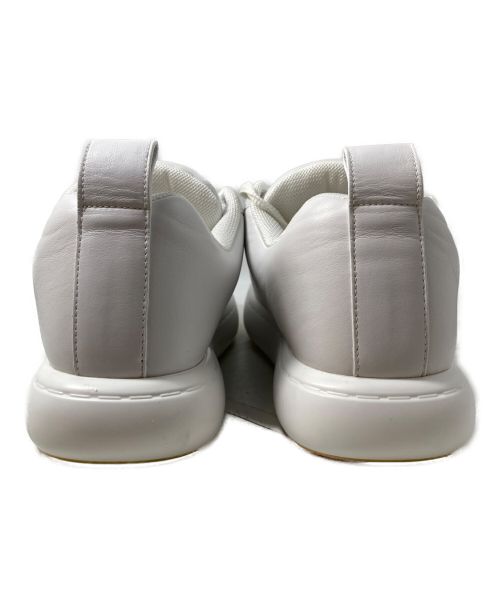 BOTTEGA VENETA（ボッテガベネタ）BOTTEGA VENETA (ボッテガベネタ) 22AW ピロースニーカー ホワイト サイズ:45の古着・服飾アイテム