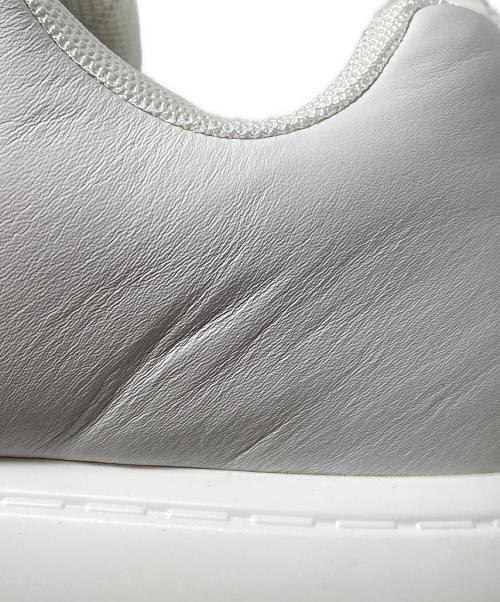 BOTTEGA VENETA（ボッテガベネタ）BOTTEGA VENETA (ボッテガベネタ) 22AW ピロースニーカー ホワイト サイズ:45の古着・服飾アイテム