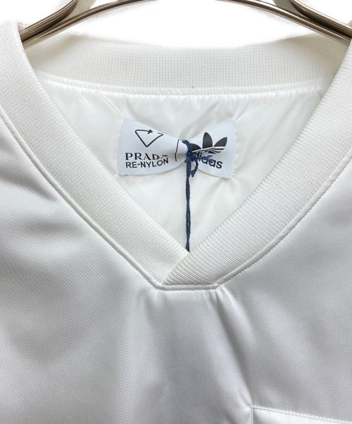 PRADA（プラダ）PRADA (プラダ) adidas (アディダス) トライアングルロコパッチスウェット ホワイト サイズ:Lの古着・服飾アイテム
