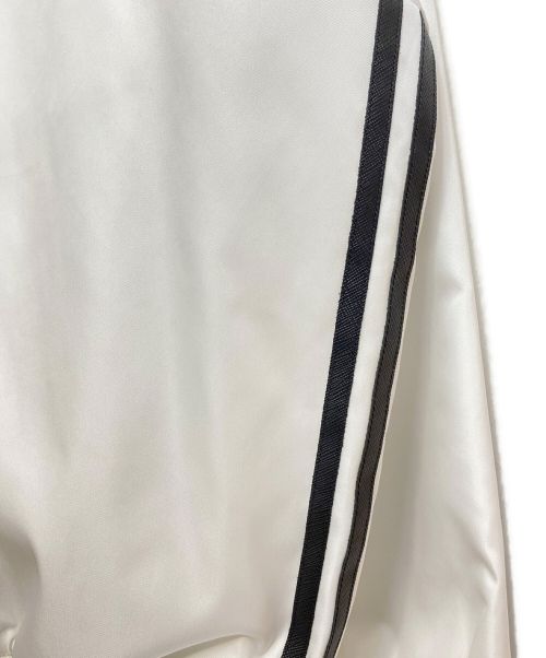 PRADA（プラダ）PRADA (プラダ) adidas (アディダス) トライアングルロコパッチスウェット ホワイト サイズ:Lの古着・服飾アイテム