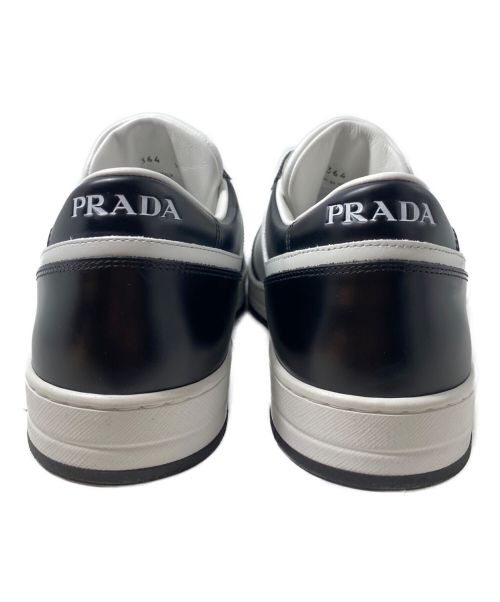 PRADA（プラダ）PRADA (プラダ) ダウンタウンレザースニーカー ホワイト×ブラック サイズ:27の古着・服飾アイテム