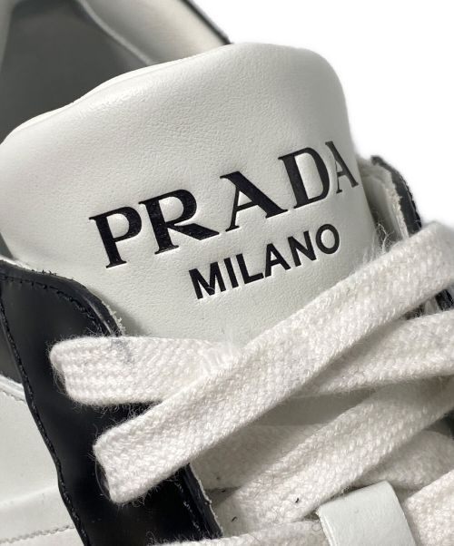 PRADA（プラダ）PRADA (プラダ) ダウンタウンレザースニーカー ホワイト×ブラック サイズ:27の古着・服飾アイテム