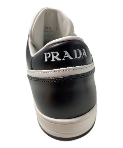 PRADA（プラダ）PRADA (プラダ) ダウンタウンレザースニーカー ホワイト×ブラック サイズ:27の古着・服飾アイテム