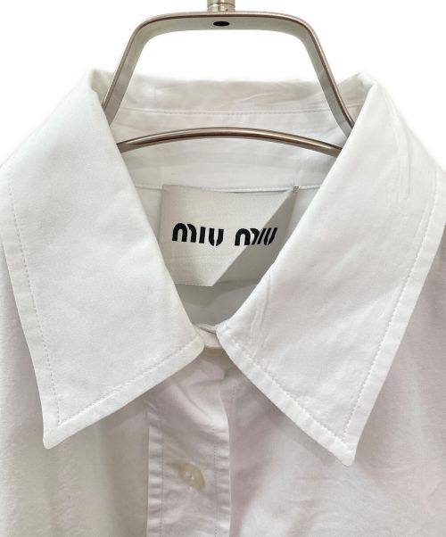 MIU MIU（ミュウミュウ）MIU MIU (ミュウミュウ) ロゴパッチポプリンシャツ ホワイト サイズ:36の古着・服飾アイテム