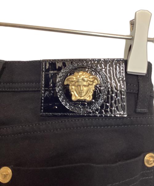 VERSACE（ヴェルサーチェ）VERSACE (ヴェルサーチェ) スタッズパンツ ブラック サイズ:W25の古着・服飾アイテム