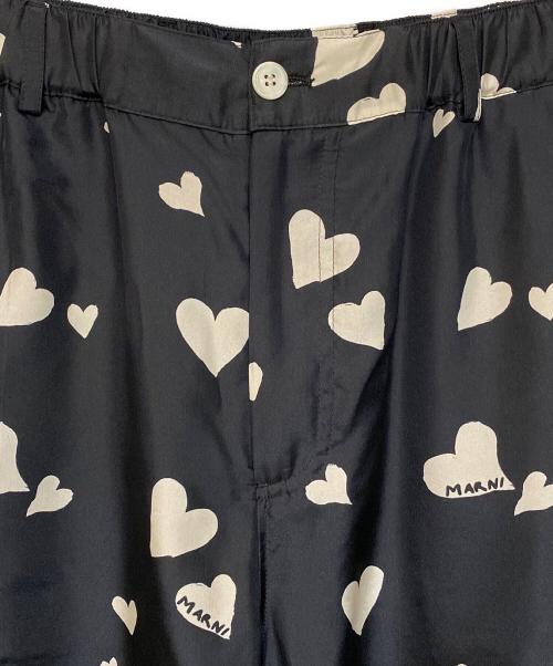 MARNI（マルニ）MARNI (マルニ) 23AW ハート総柄シルクパンツ ネイビー サイズ:46の古着・服飾アイテム